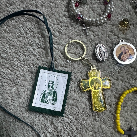 Catholic Religious Accessory Set - Picture 5 of 9